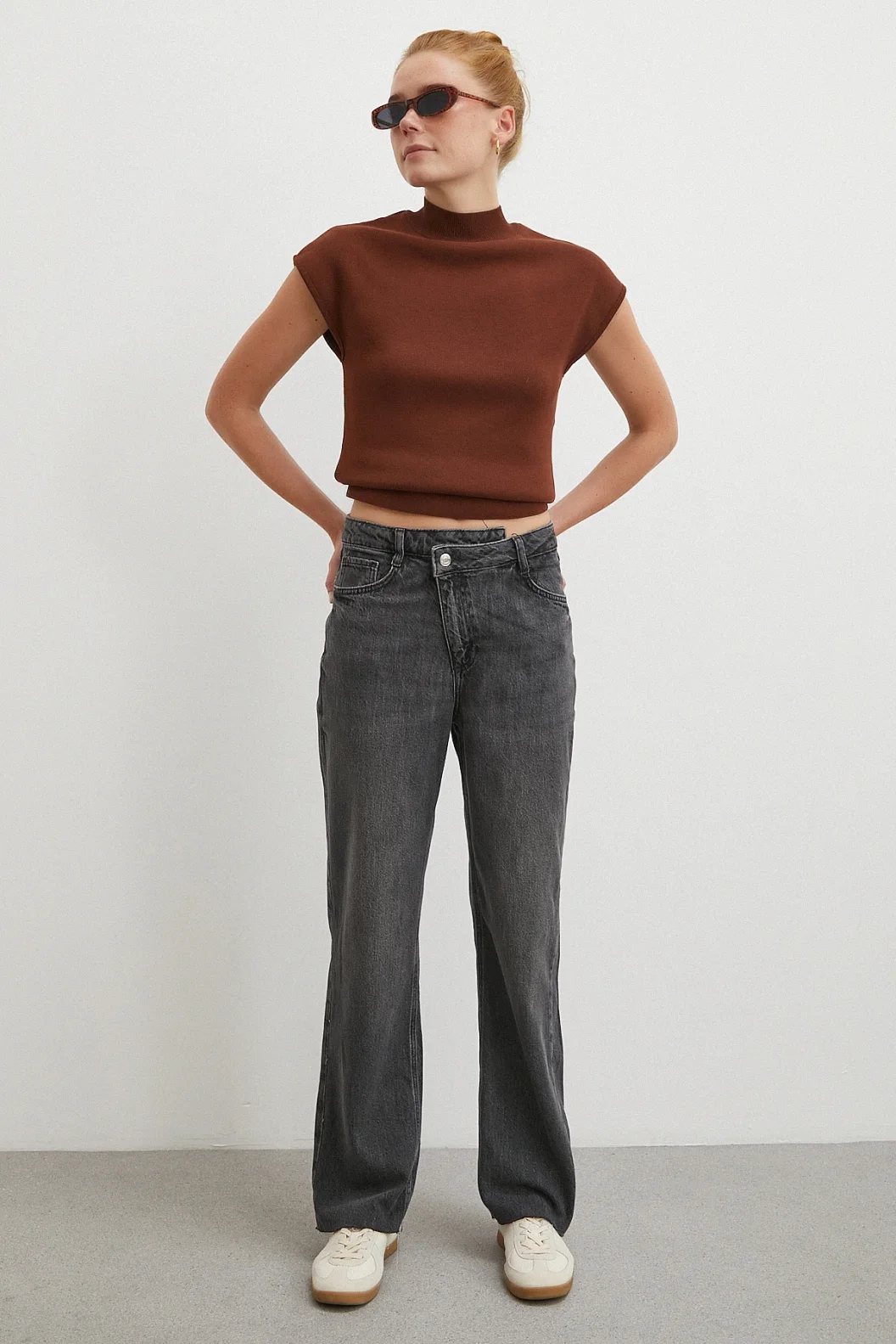 Çapraz Fermuarlı Kesik Paça Düğmeli Jean Siyah