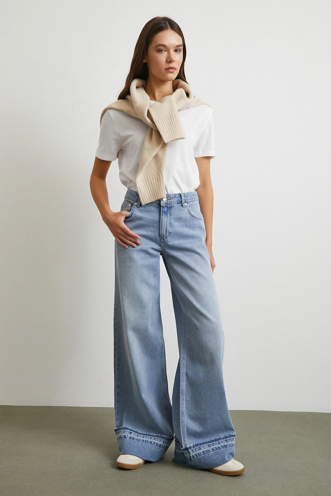 Paçası Katlamalı Geniş Paça Jean Buz Mavisi