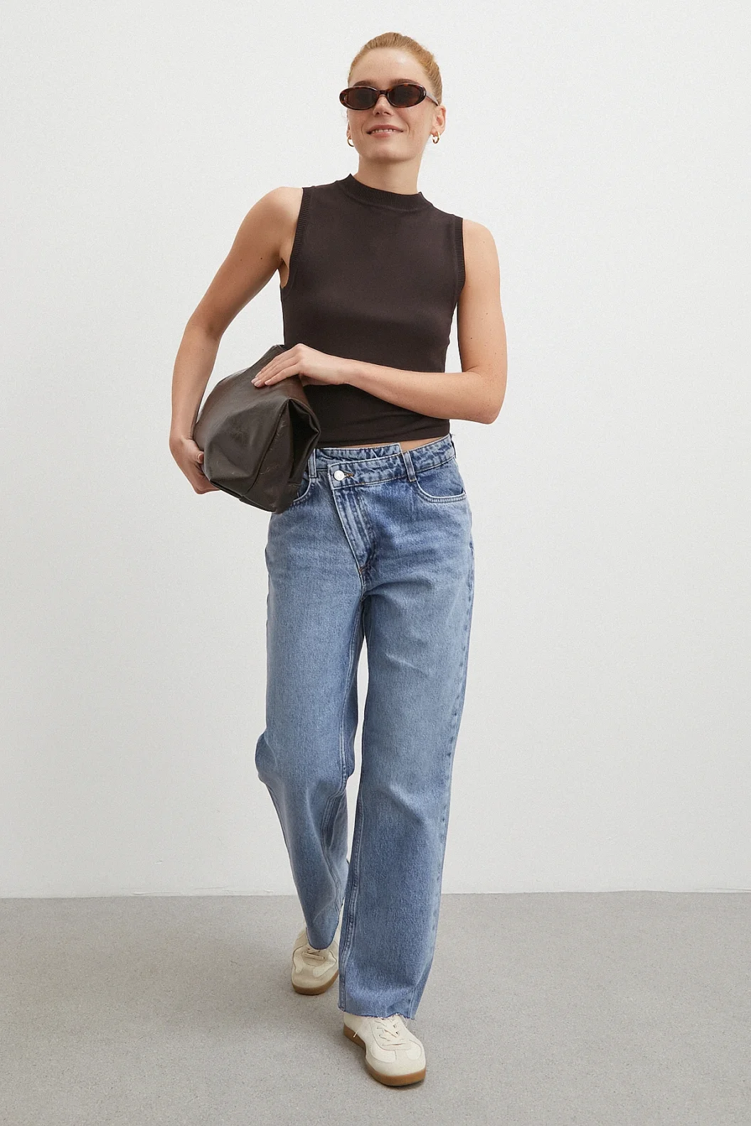 Çapraz Fermuarlı Kesik Paça Düğmeli Jean Mavi