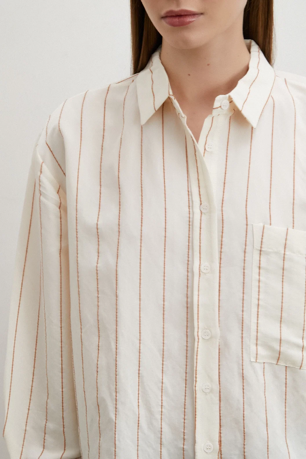 قميص مودال بخطوط تباينية باللون البني