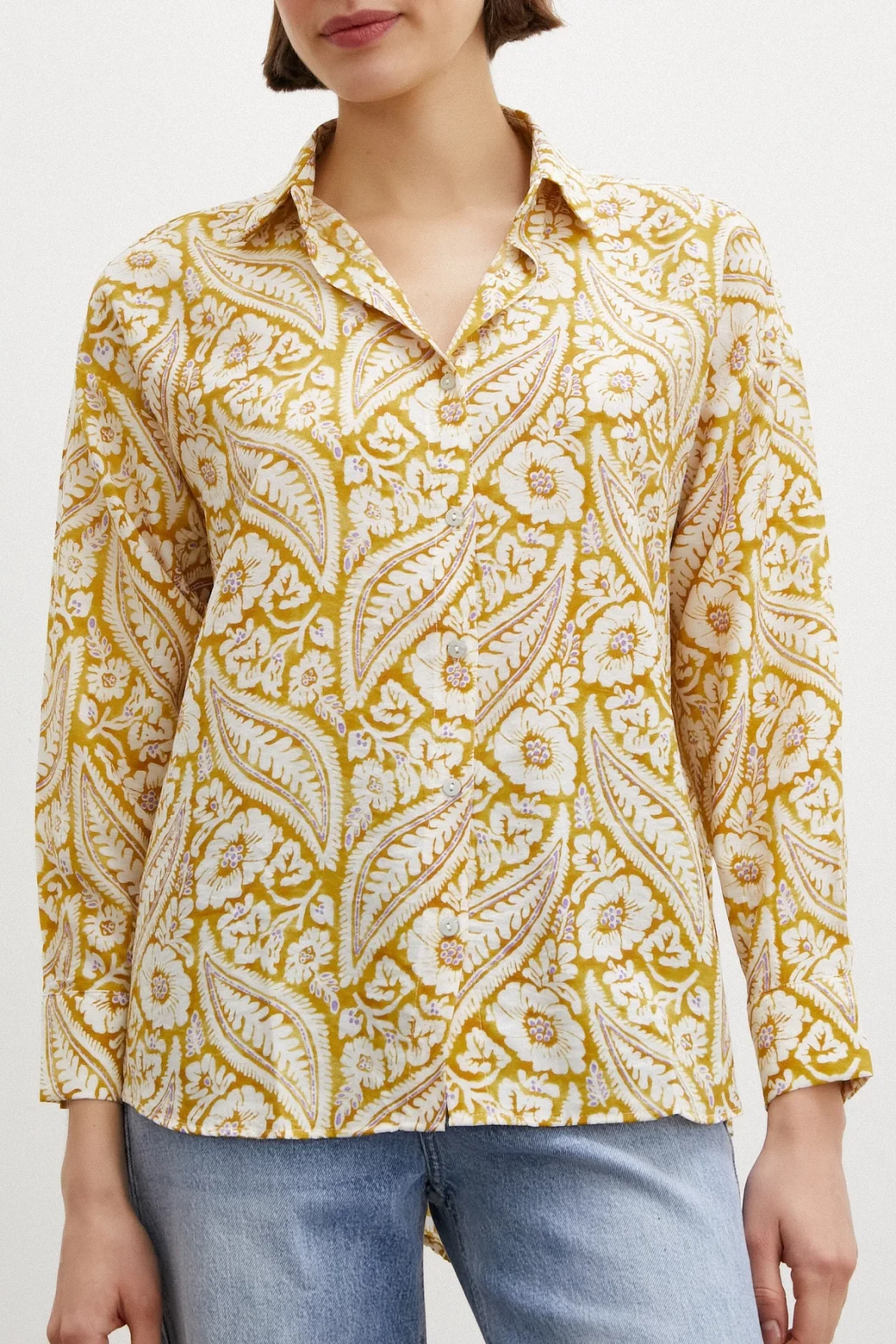 قميص نمطي من الفسكوز باللون الأصفر