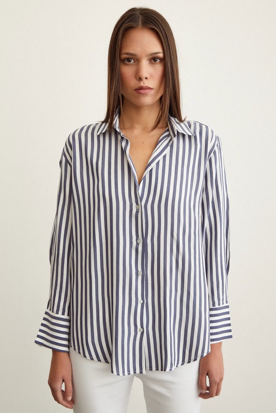 قميص متعدد الخطوط أزرق