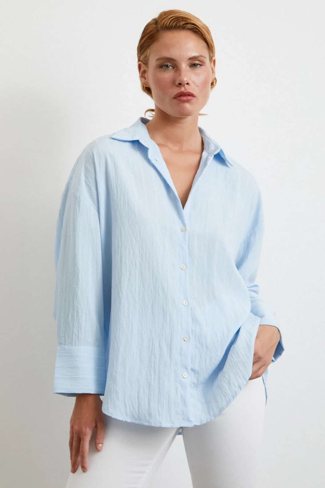 قميص كبير بخطوط بارزة ، لون أزرق