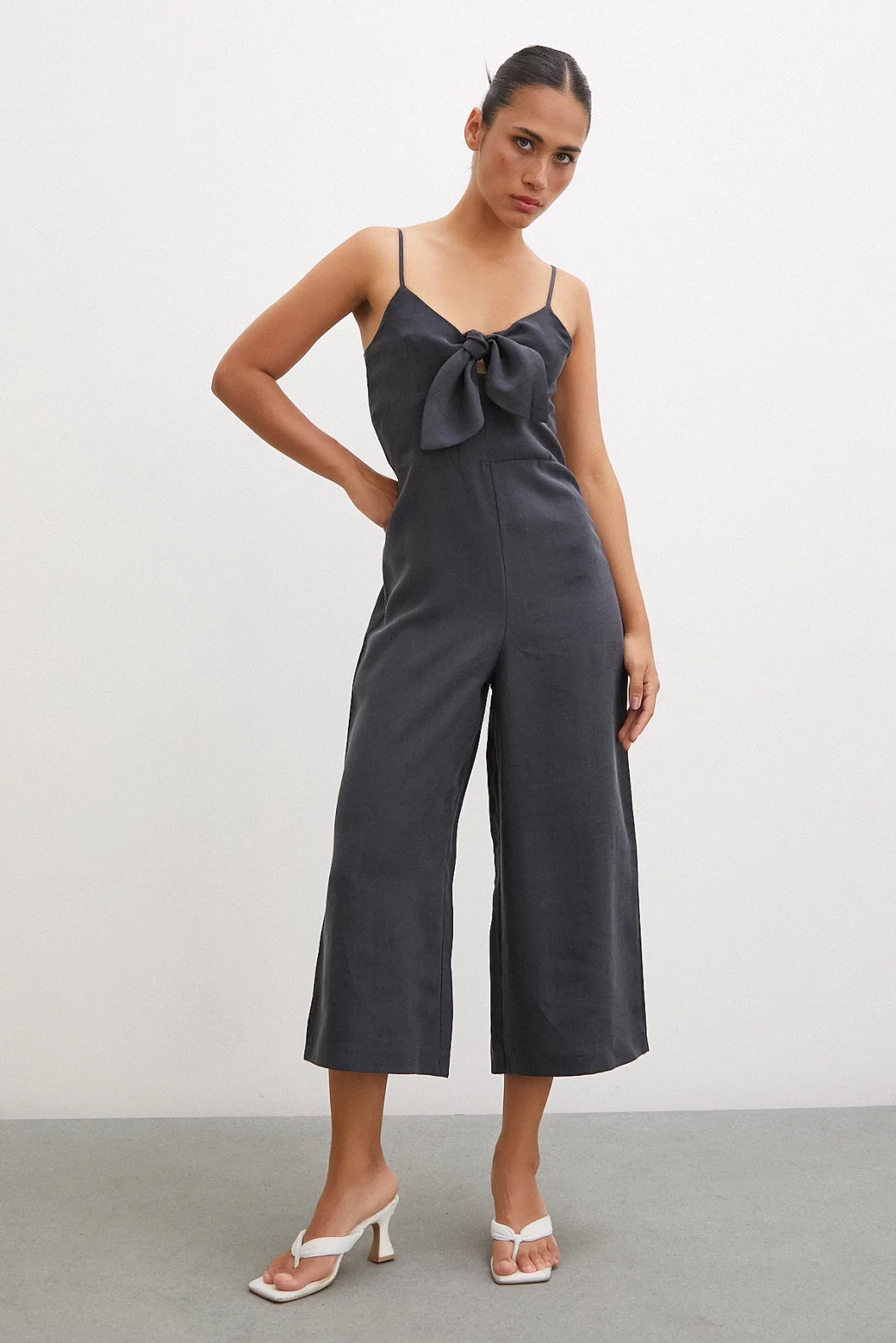 بديل بأشرطة مع قوس أسود