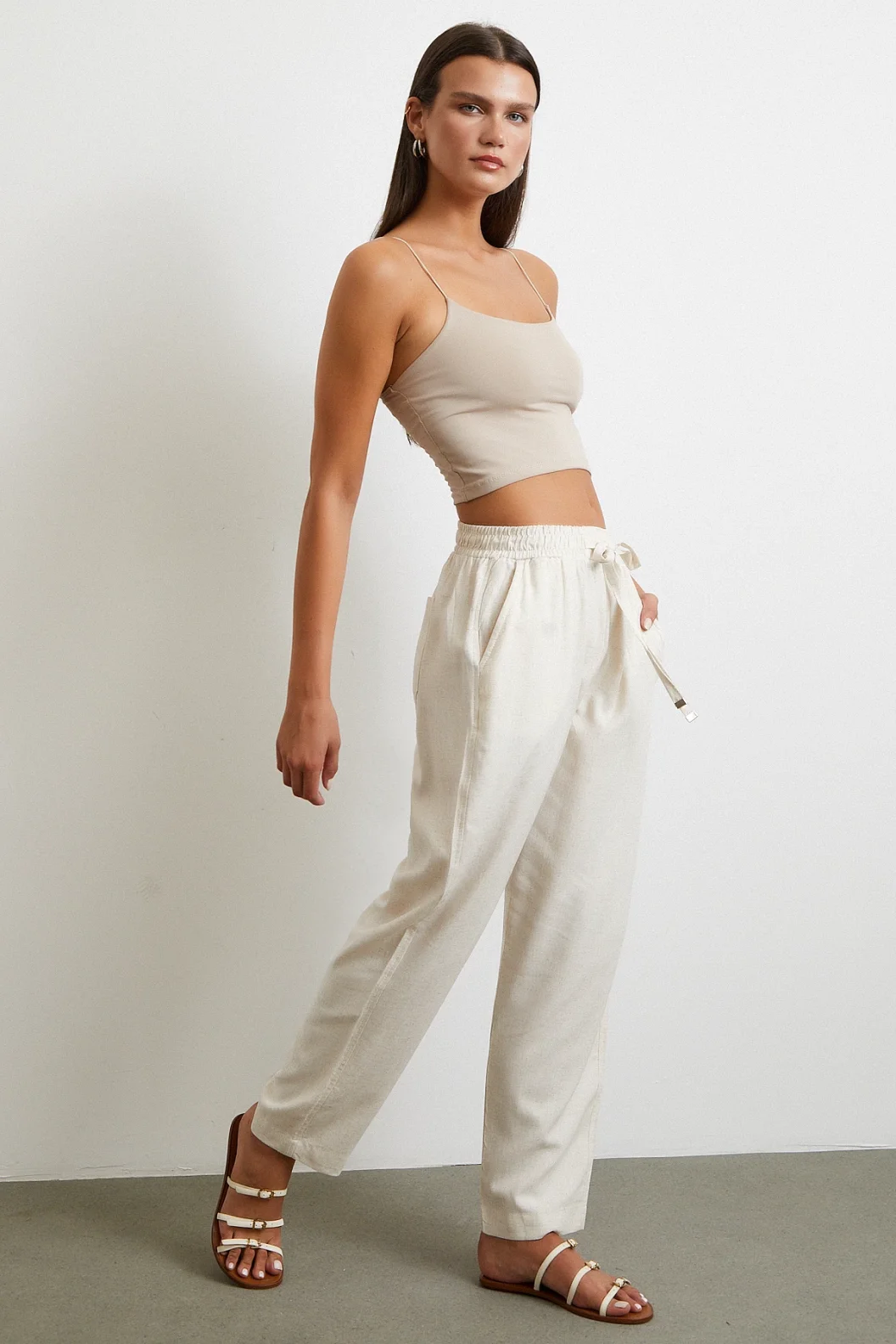 سروال كلاسيكي بخصر مطاطي بيج