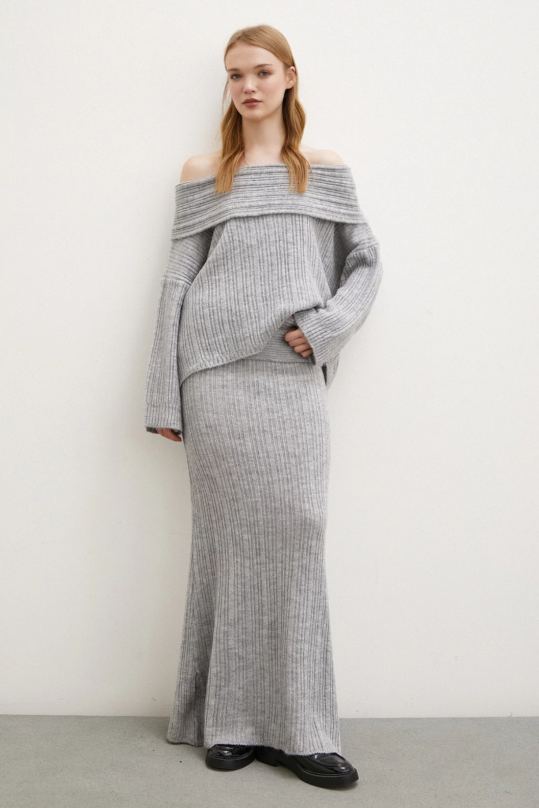 Skirted Madonna Collar Set Gray