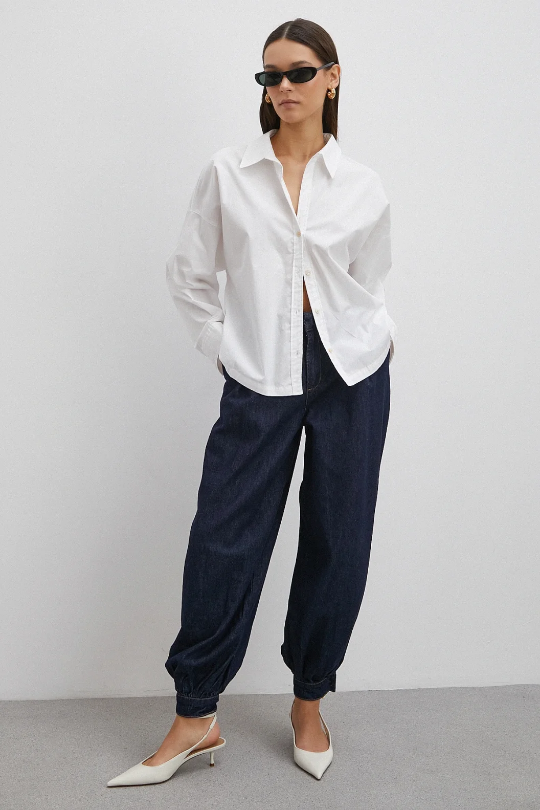 Paçası Düğmeli Yüksek Bel Mom Jean Lacivert