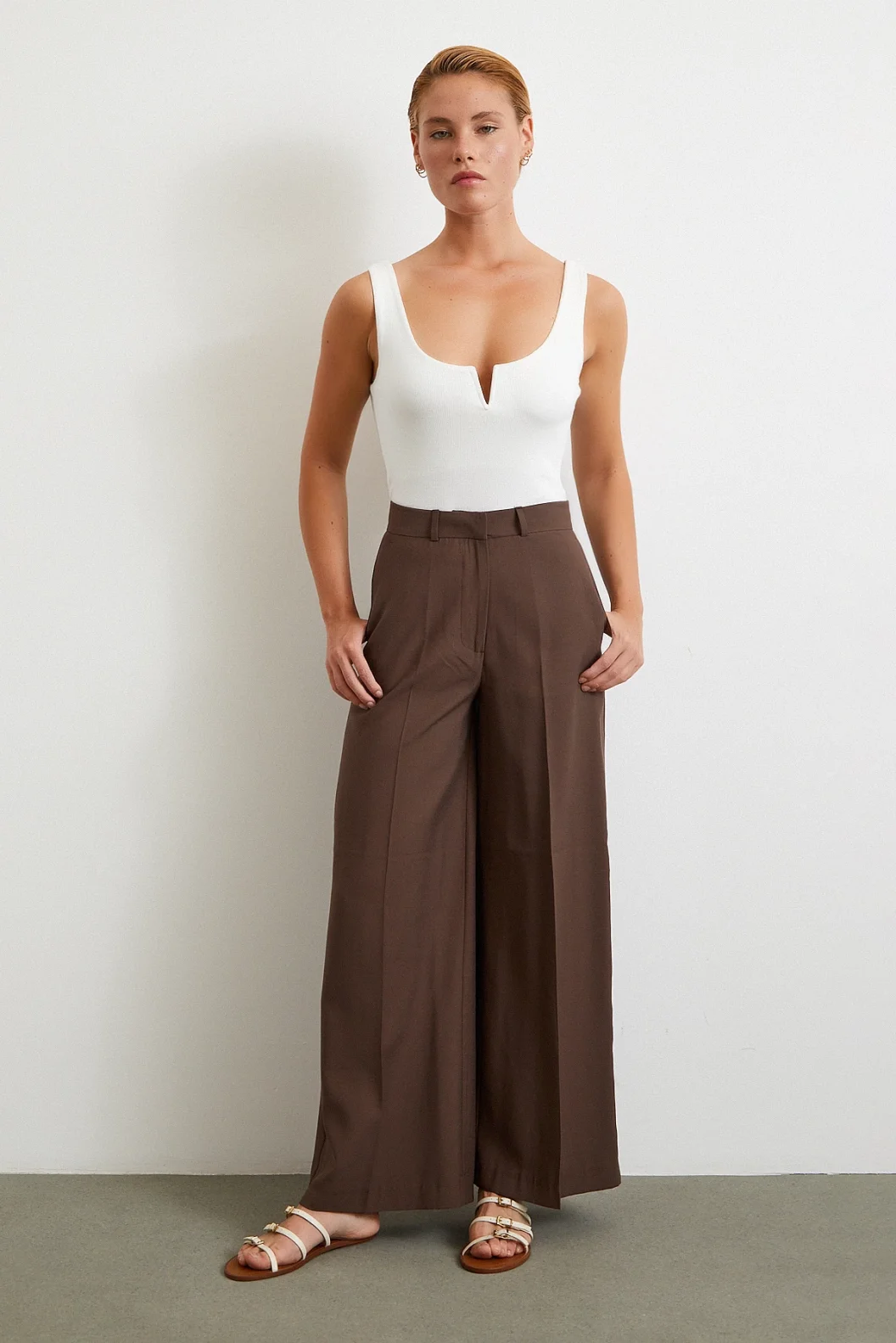 V Demirli قمة بيضاء