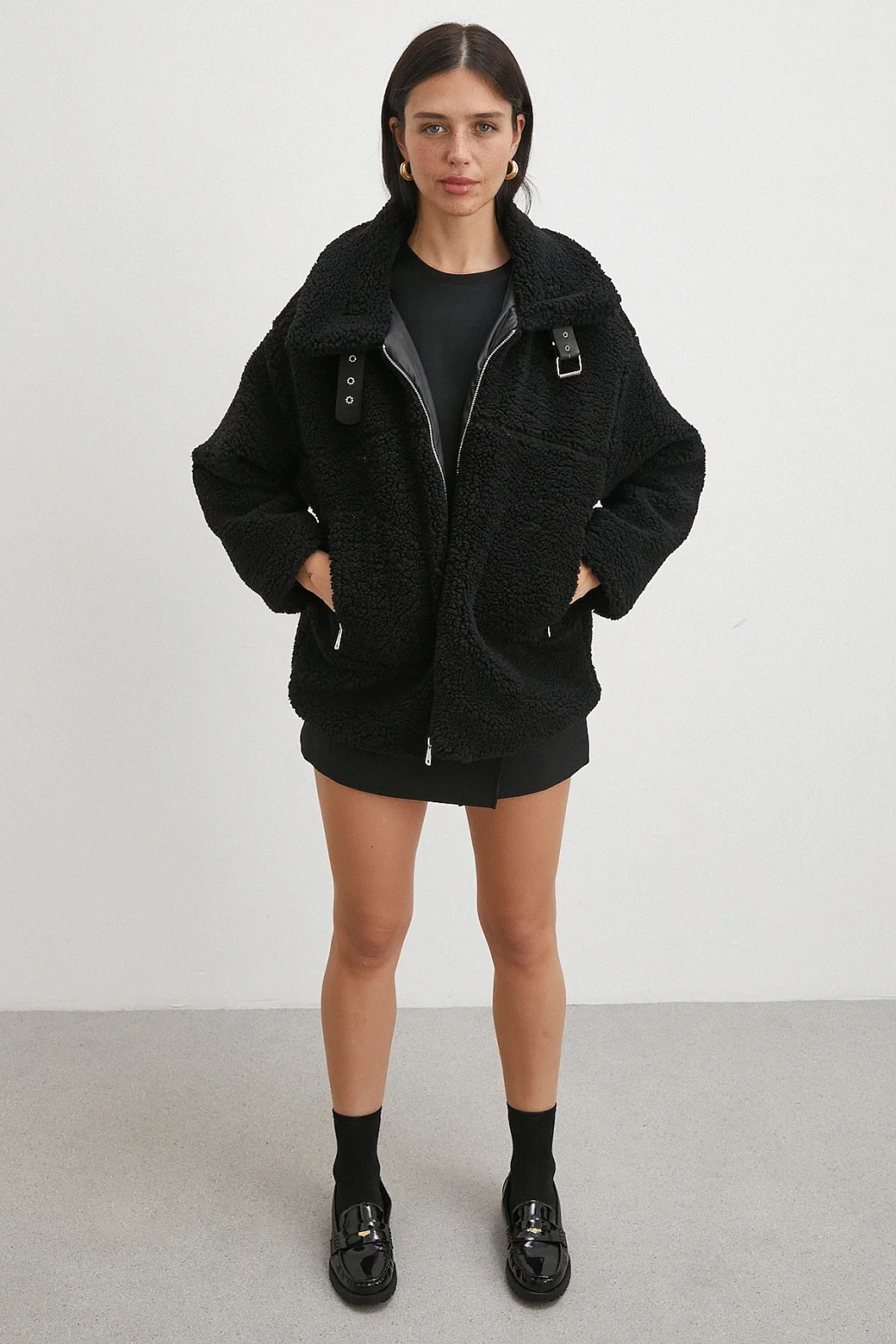 Yaka Detaylı Peluş Mont Siyah