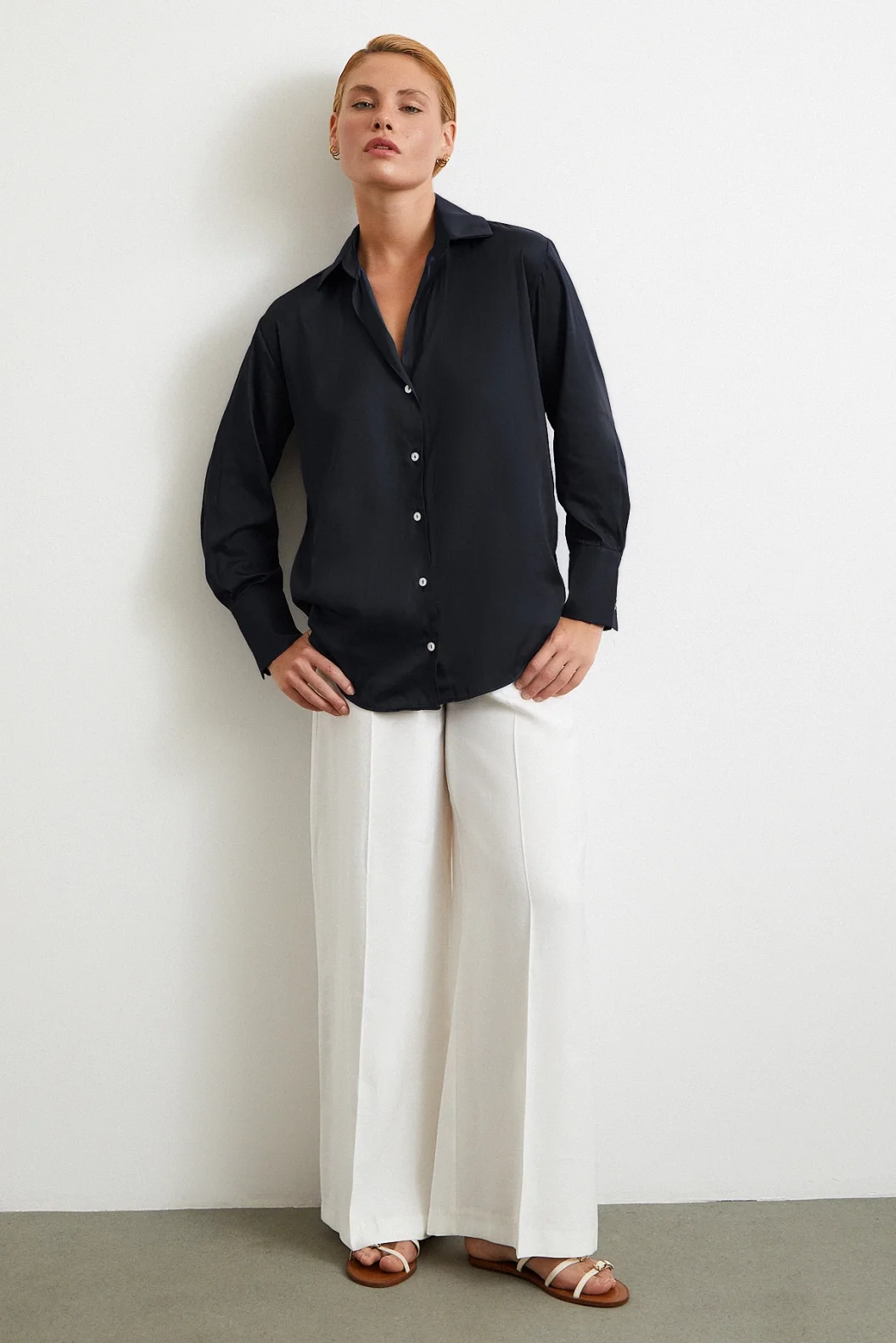 قميص بنقشة مائلة أسود