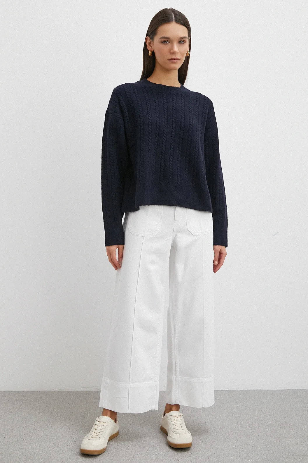 Önü Cepli Paça Detaylı Jean Beyaz