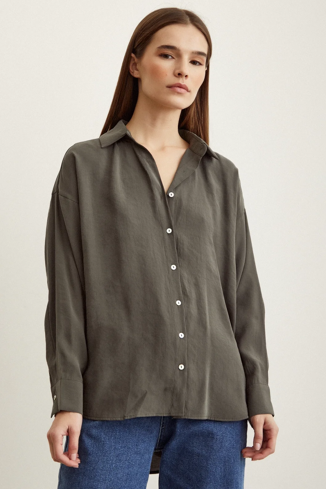 Basic Modal قميص بلون خاكي