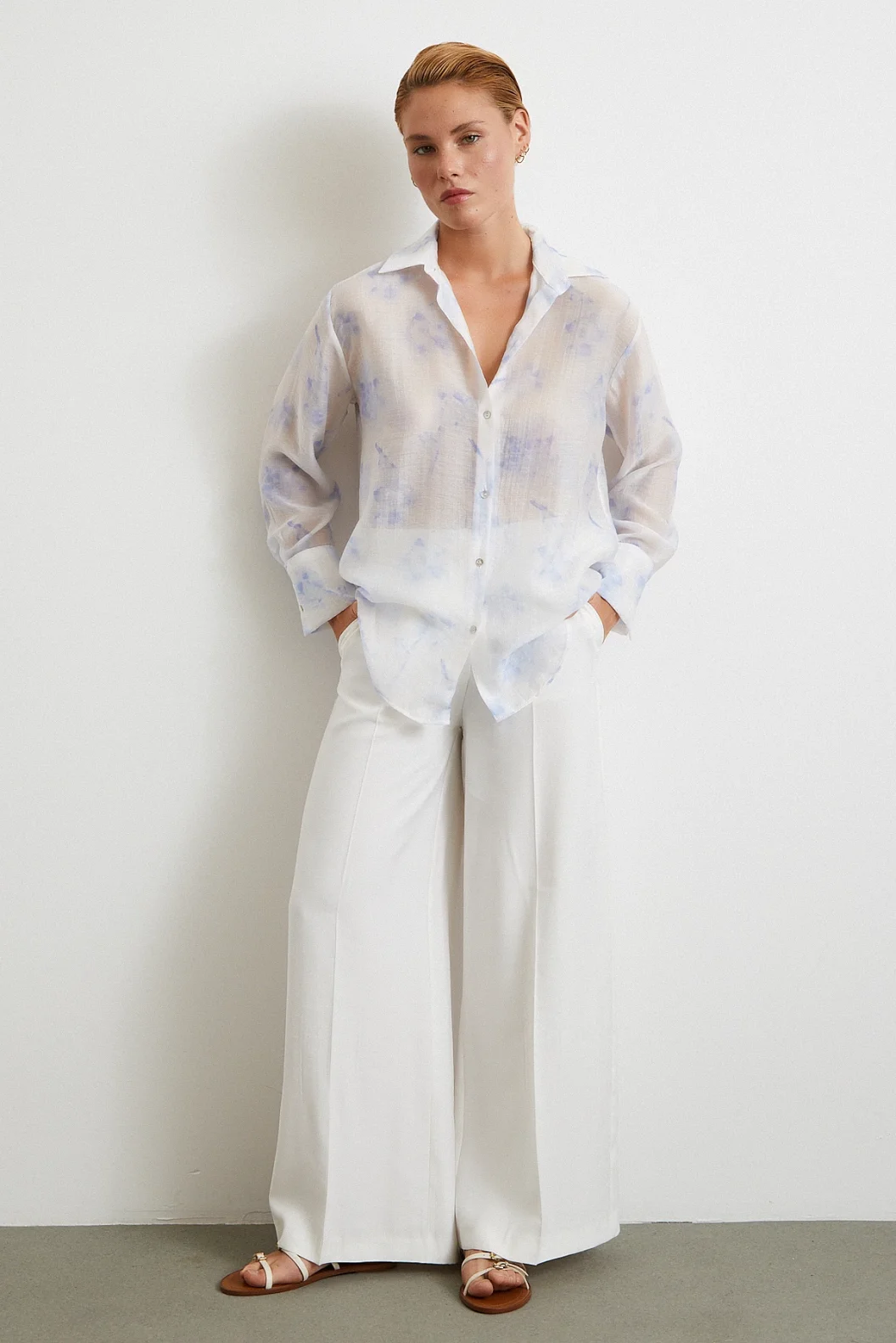 قميص تول بنمط عضوي بلون أزرق