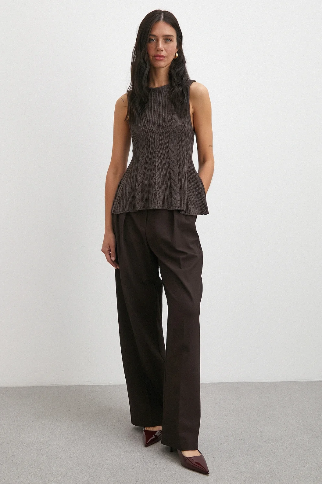 Burgu Örgü Kolsuz Triko Kahve