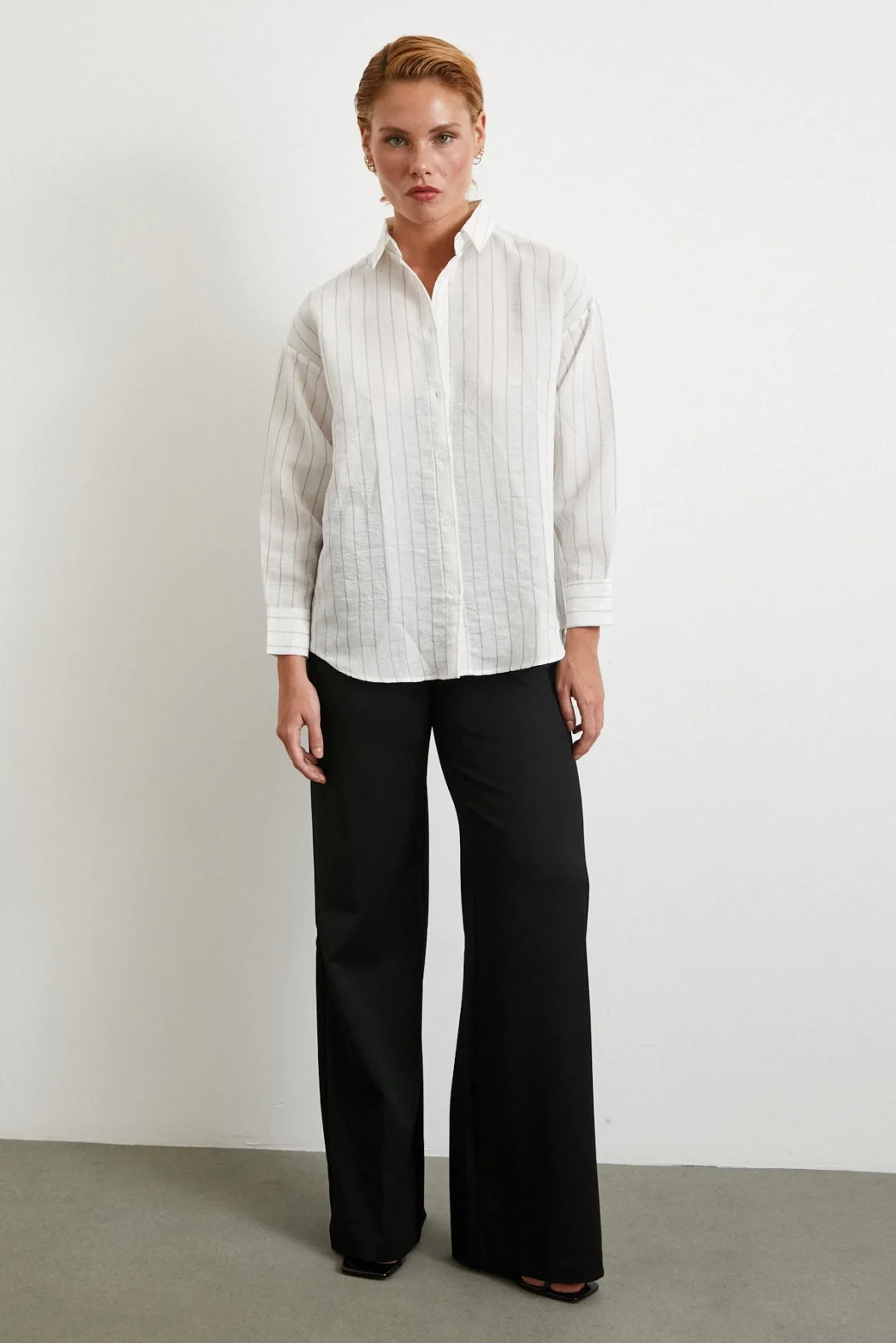 قميص مخطط قطني أبيض