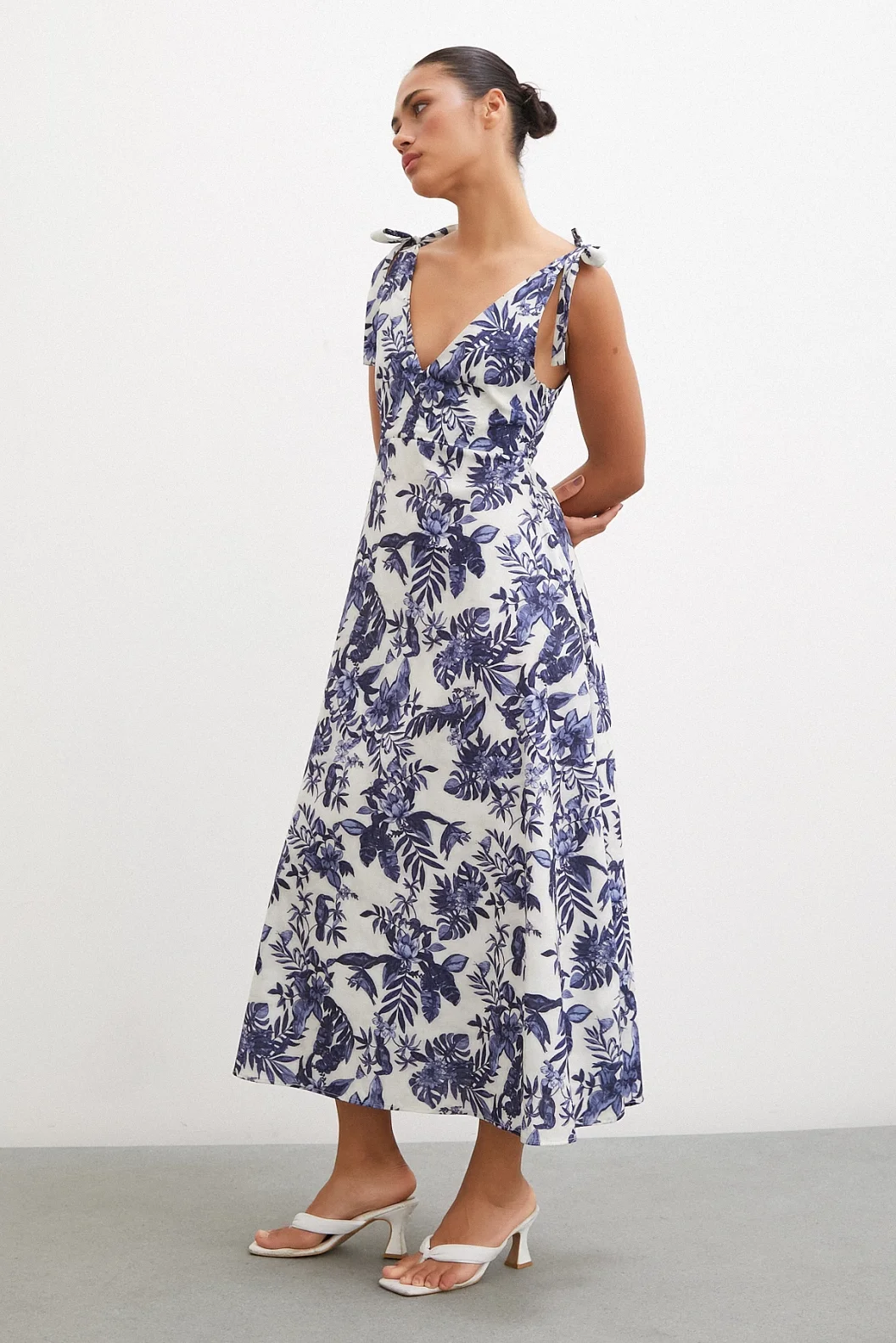 Shoulder Strapped V Neck Dress Navy