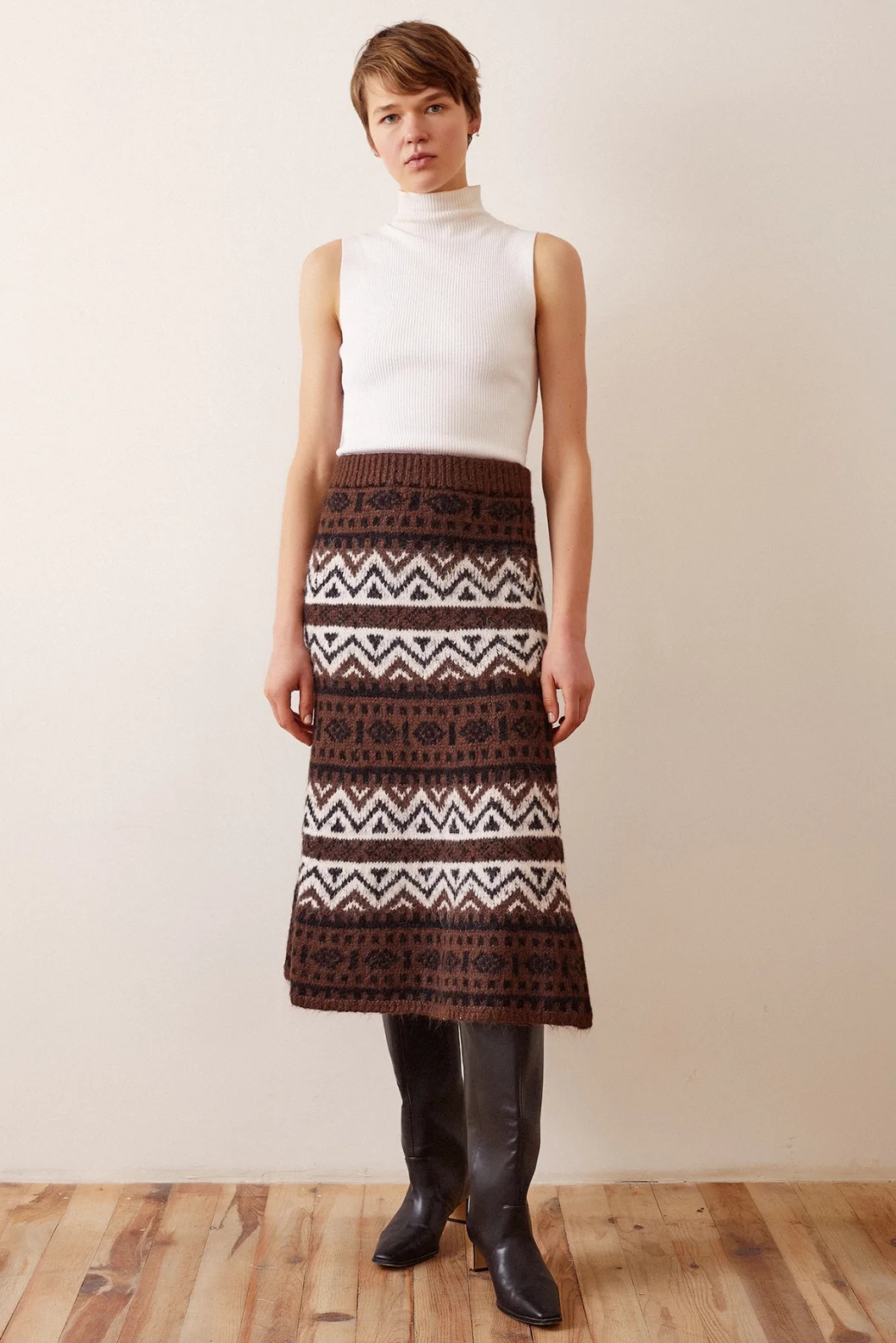 Patterned Long Knit Skirt Brown