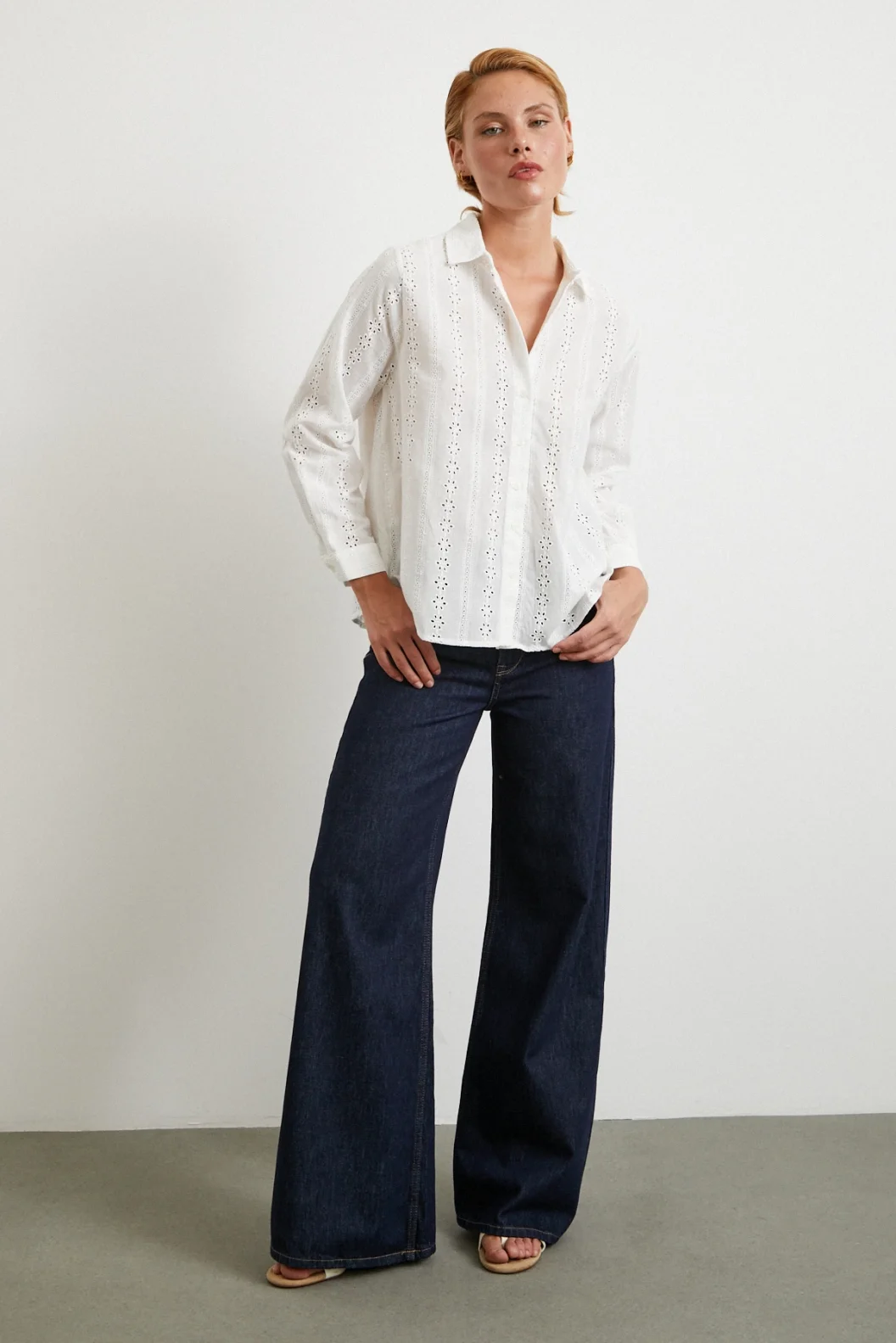 Fisto İşlemeli Gömlek Beyaz