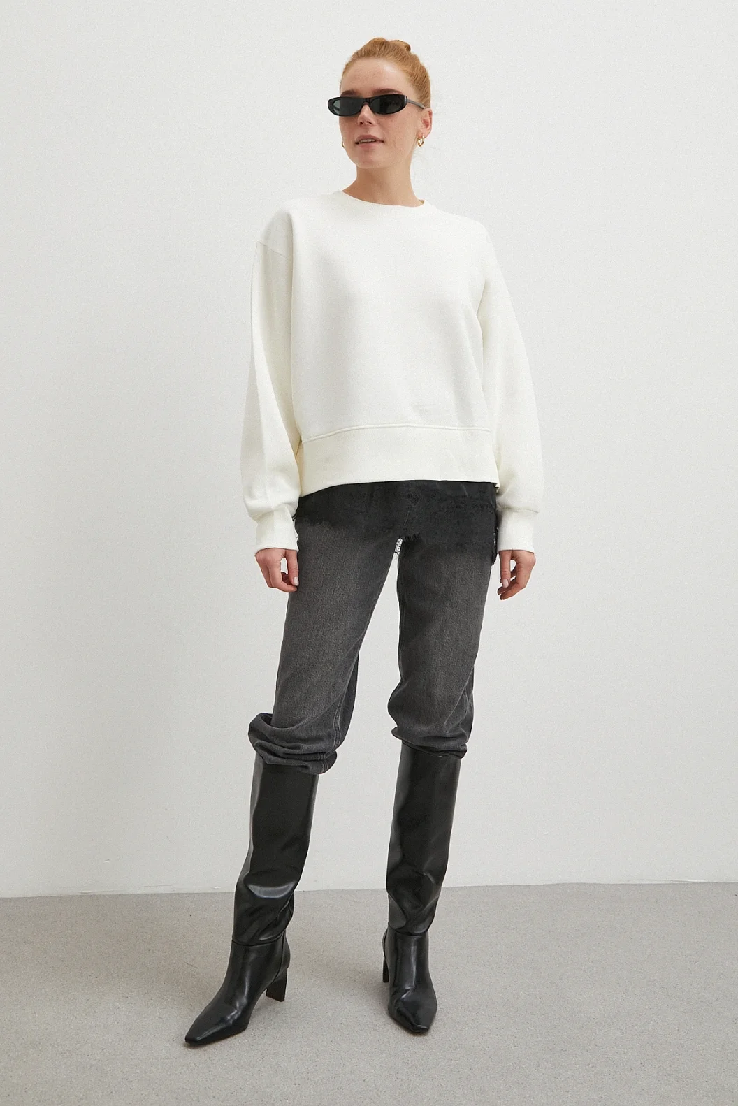 Eteği Dantelli Oversize Sweatshirt Beyaz