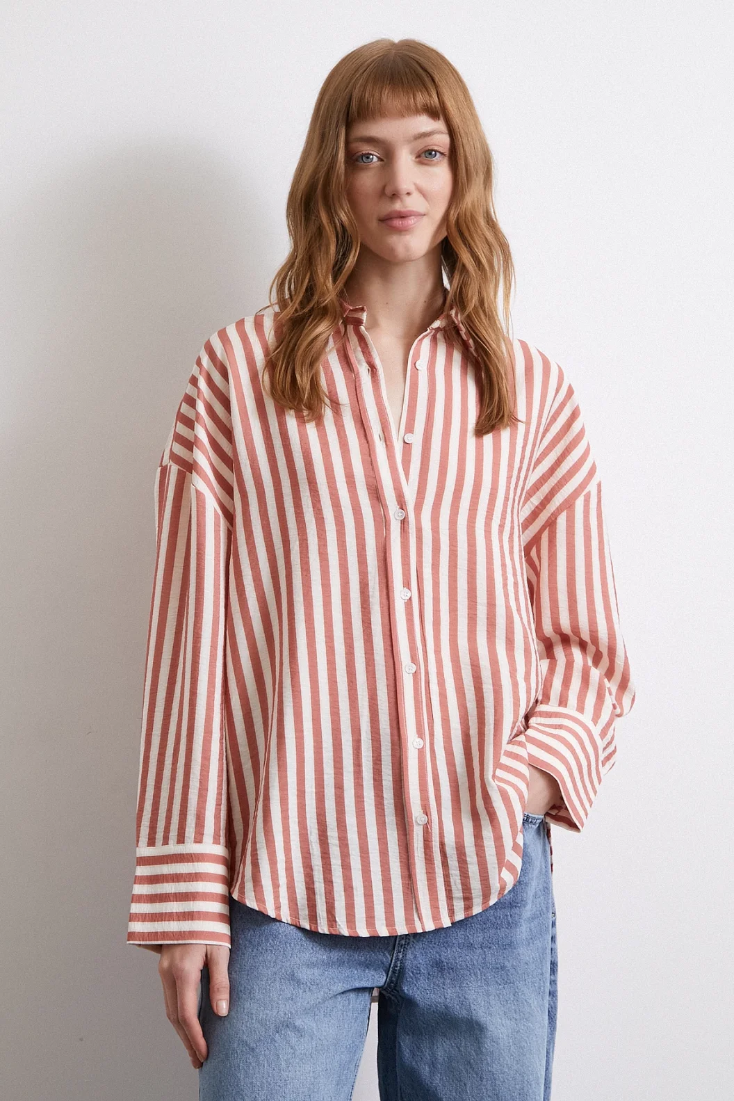 Gestreiftes T-Shirt Lehm