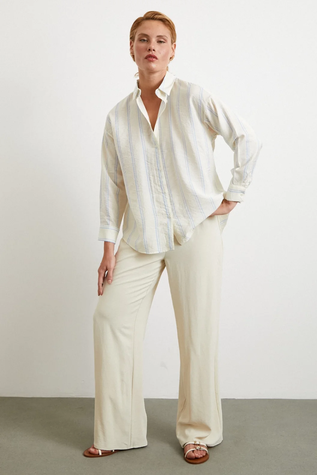 قميص بأزرار مودال مخطط باللون الأزرق