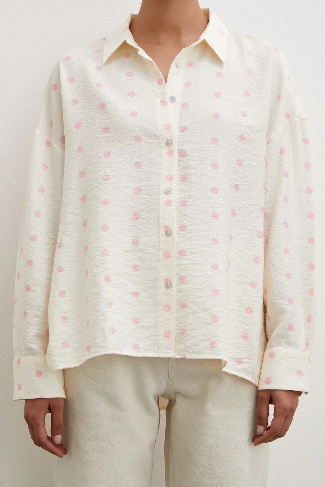 قميص كبير الحجم بنقاط وردية