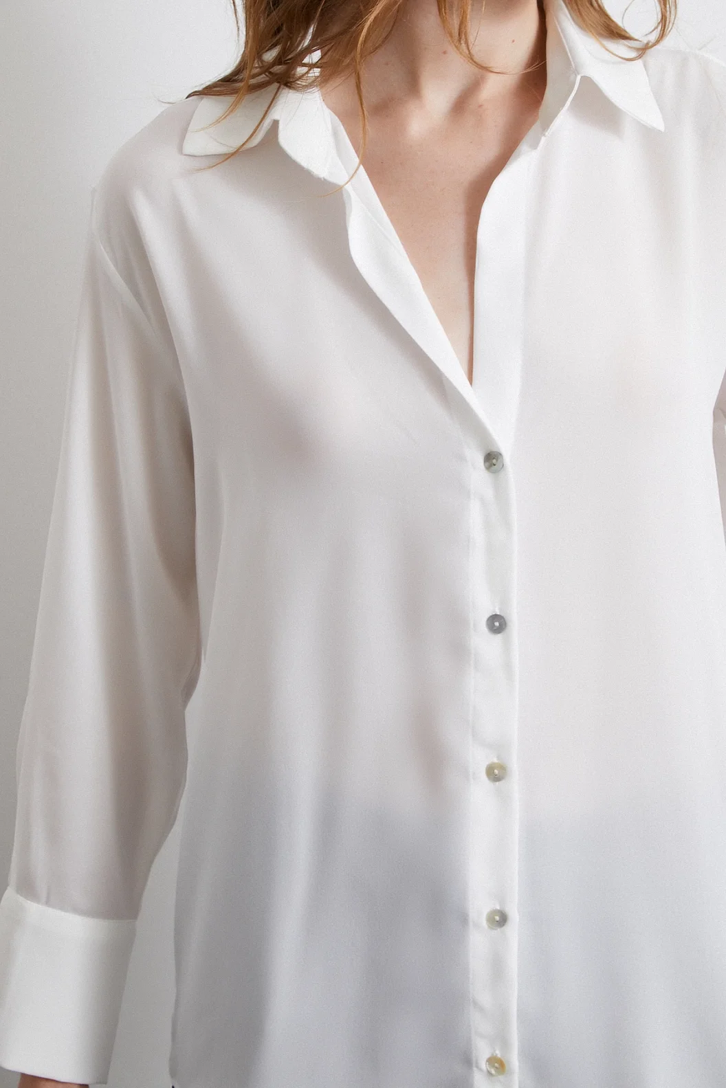 V-Ausschnitt Satin Bluse Ecru