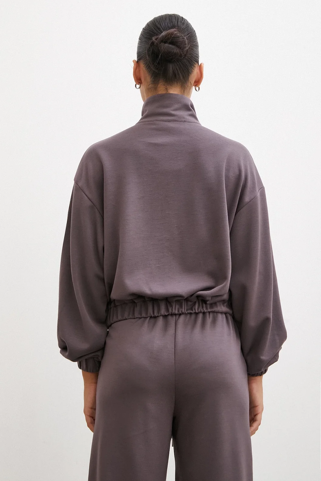 سويت شيرت بسحاب اللون بني