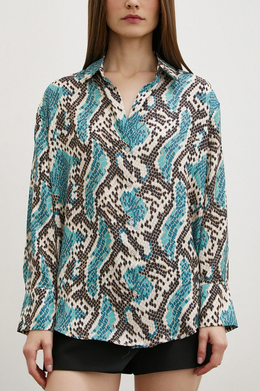 Schlangenmuster Satinbluse Grün