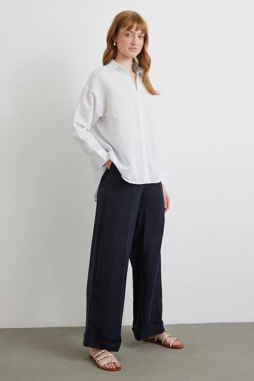 قميص مخطط متماثل أزرق