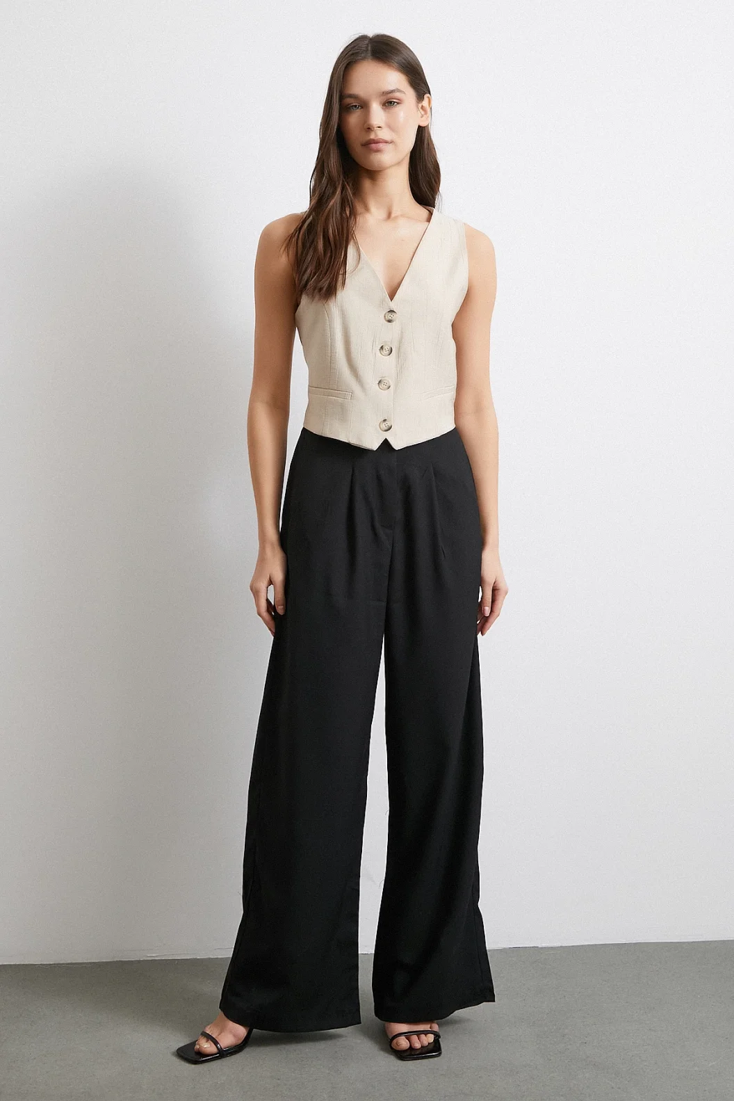 بنطال واسع بخصر مرتفع مطاطي أسود