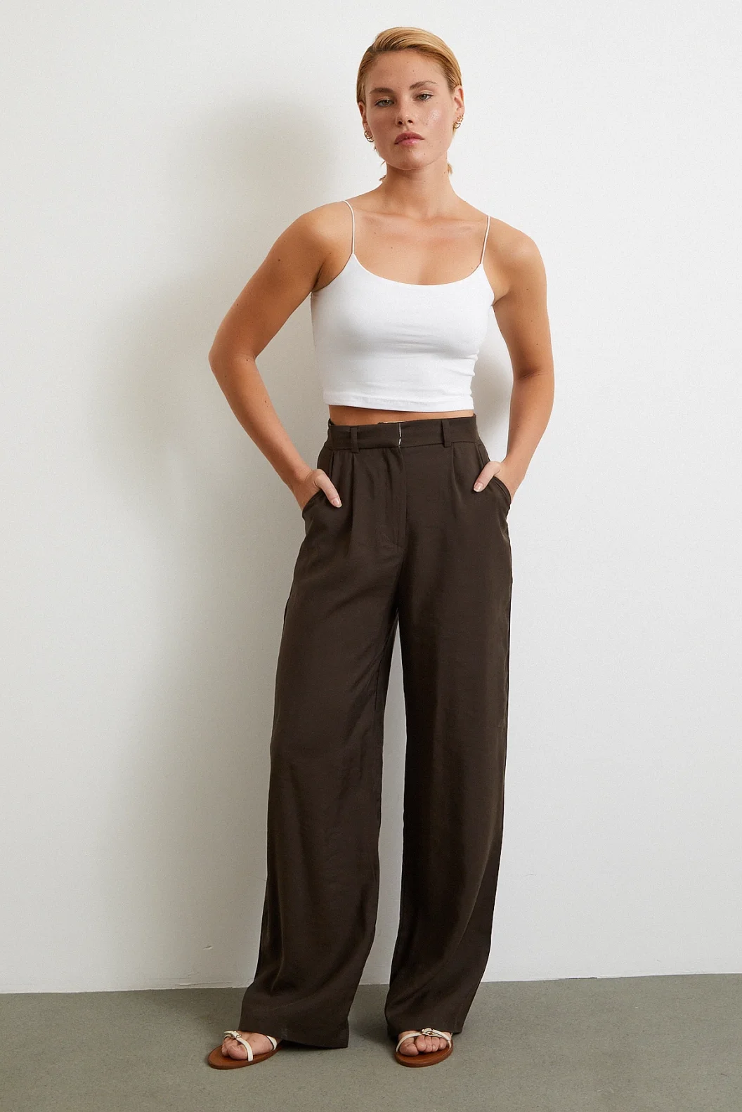 Lastik Askılı Top Beyaz