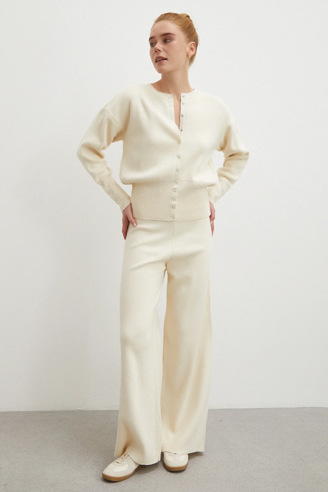 Çıtçıtlı Pantolonlu Triko Takım Ekru