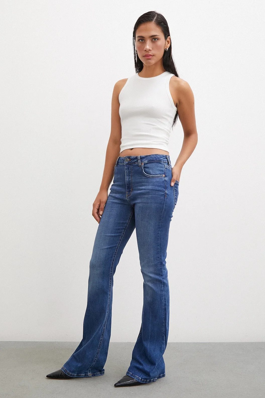 Hoch geschnittene, spanische Jeans in Blau