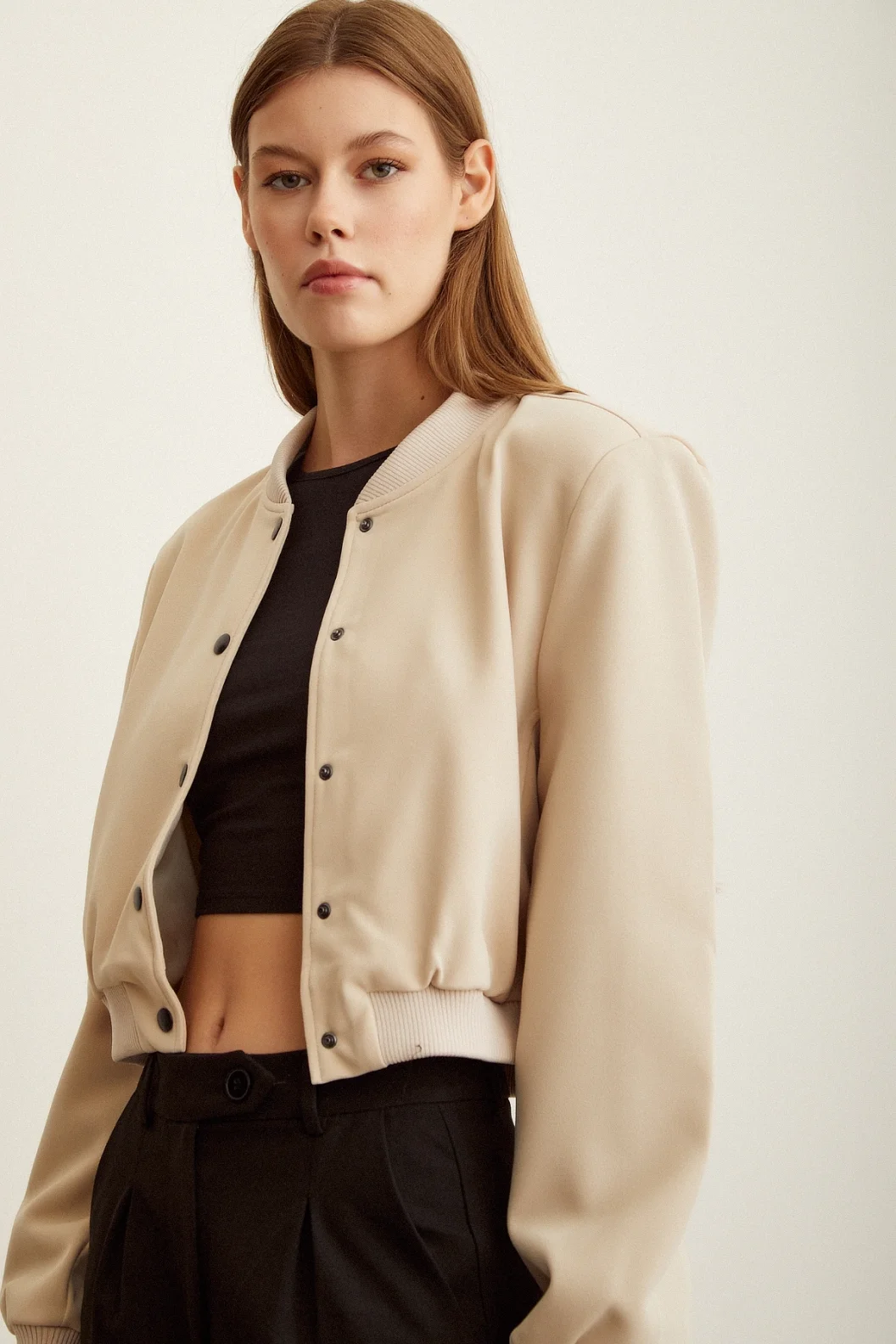 جاكيت بيج مزود ببطانة