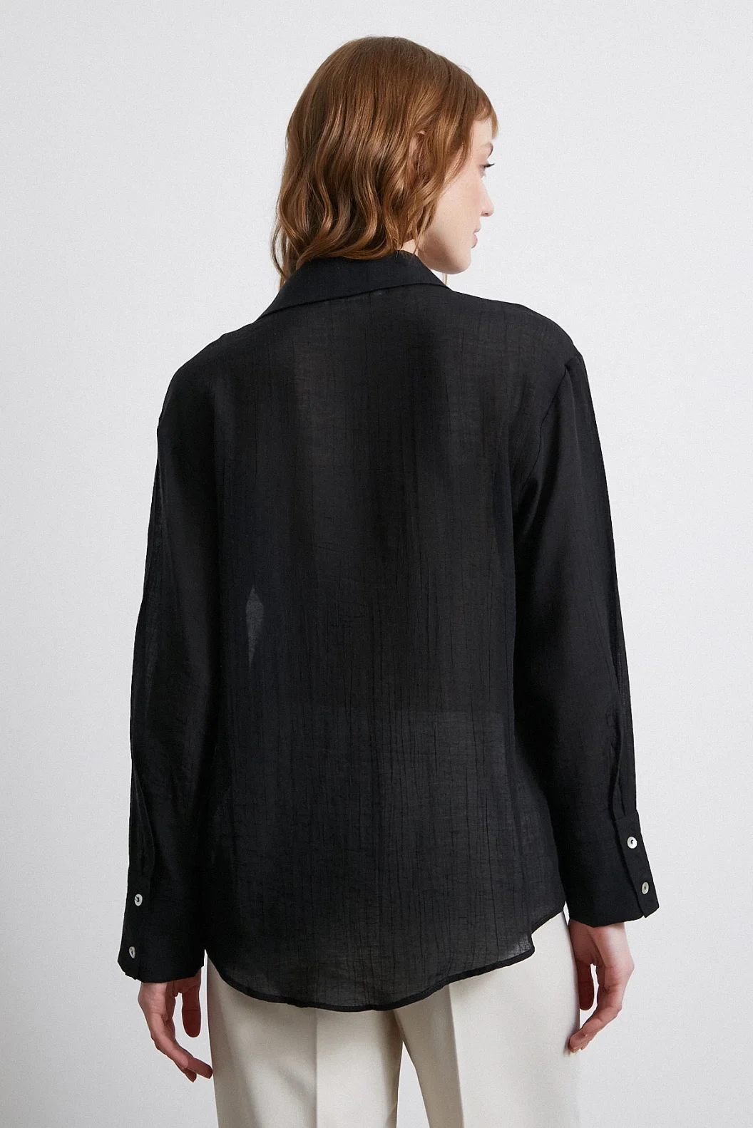 Erhaben gestreifte Satinbluse Schwarz