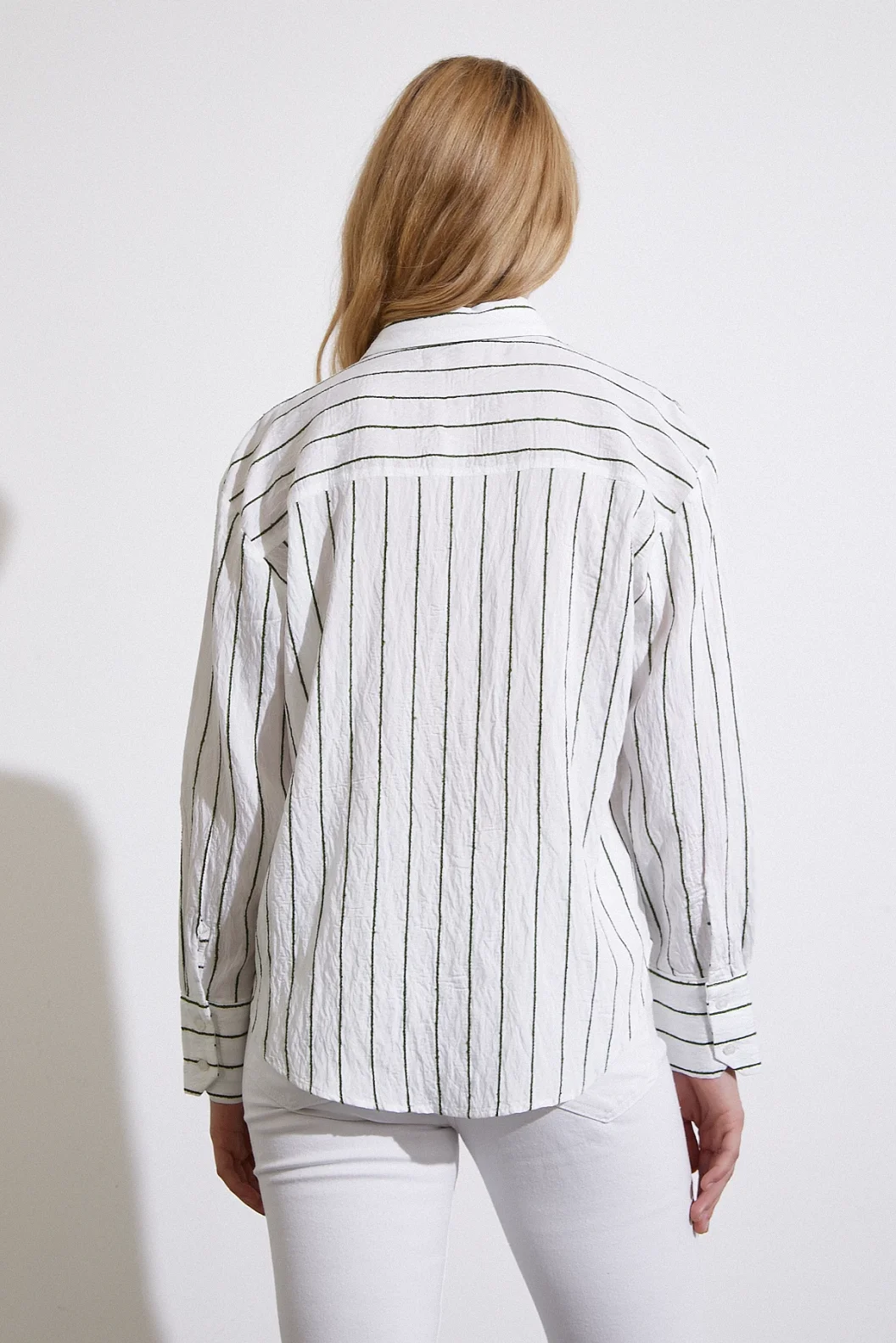 قميص بجيب مخطط أخضر