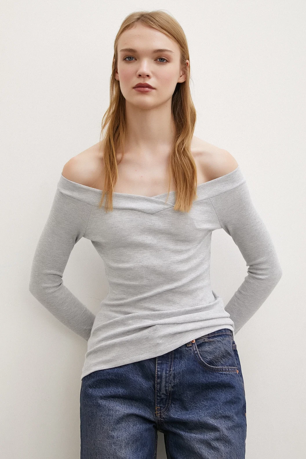 قميص رقبة القارب رمادي