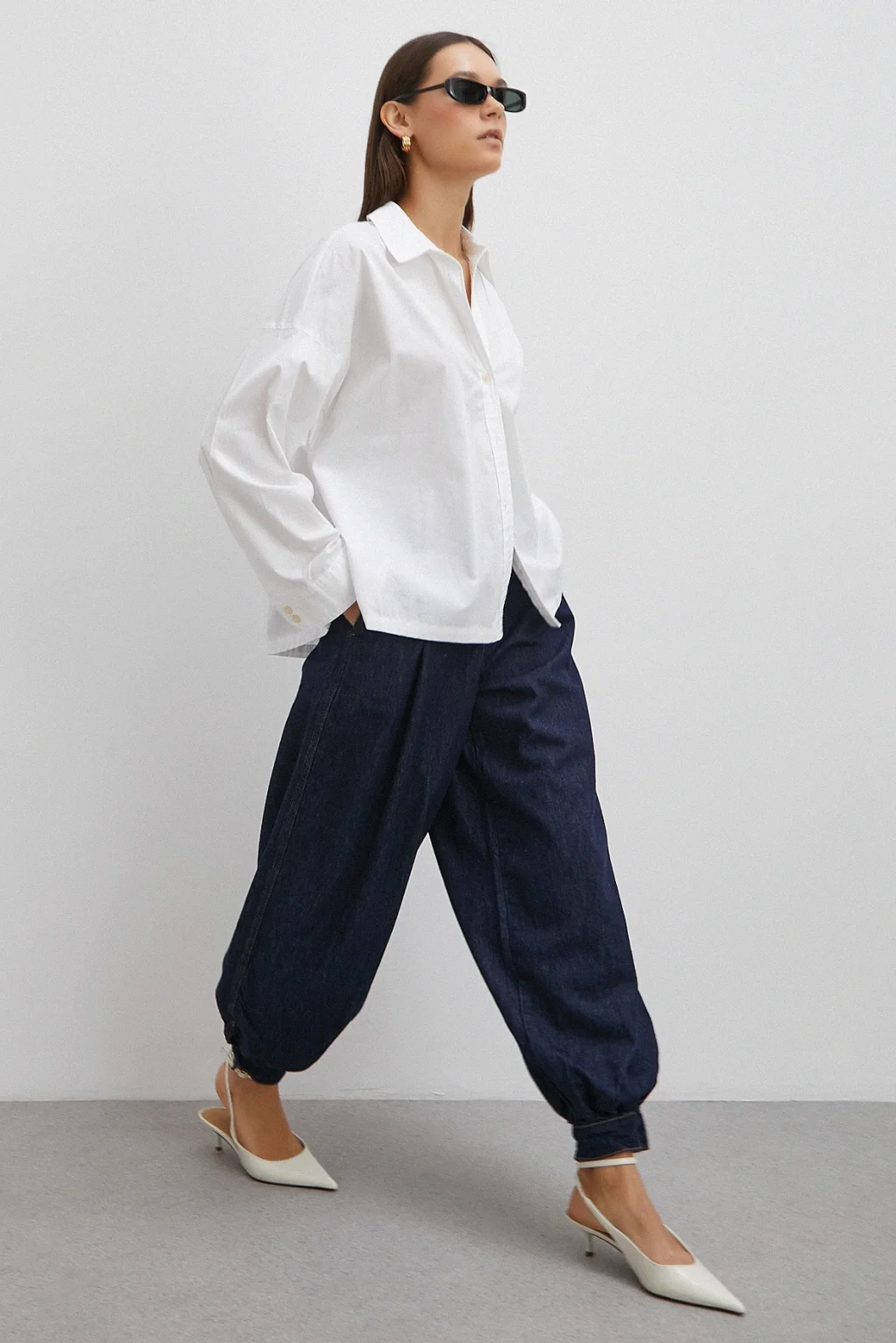 Paçası Düğmeli Yüksek Bel Mom Jean Lacivert