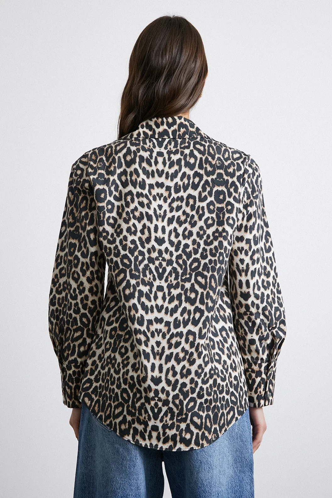 قميص مخطط بنمط فهد بيج