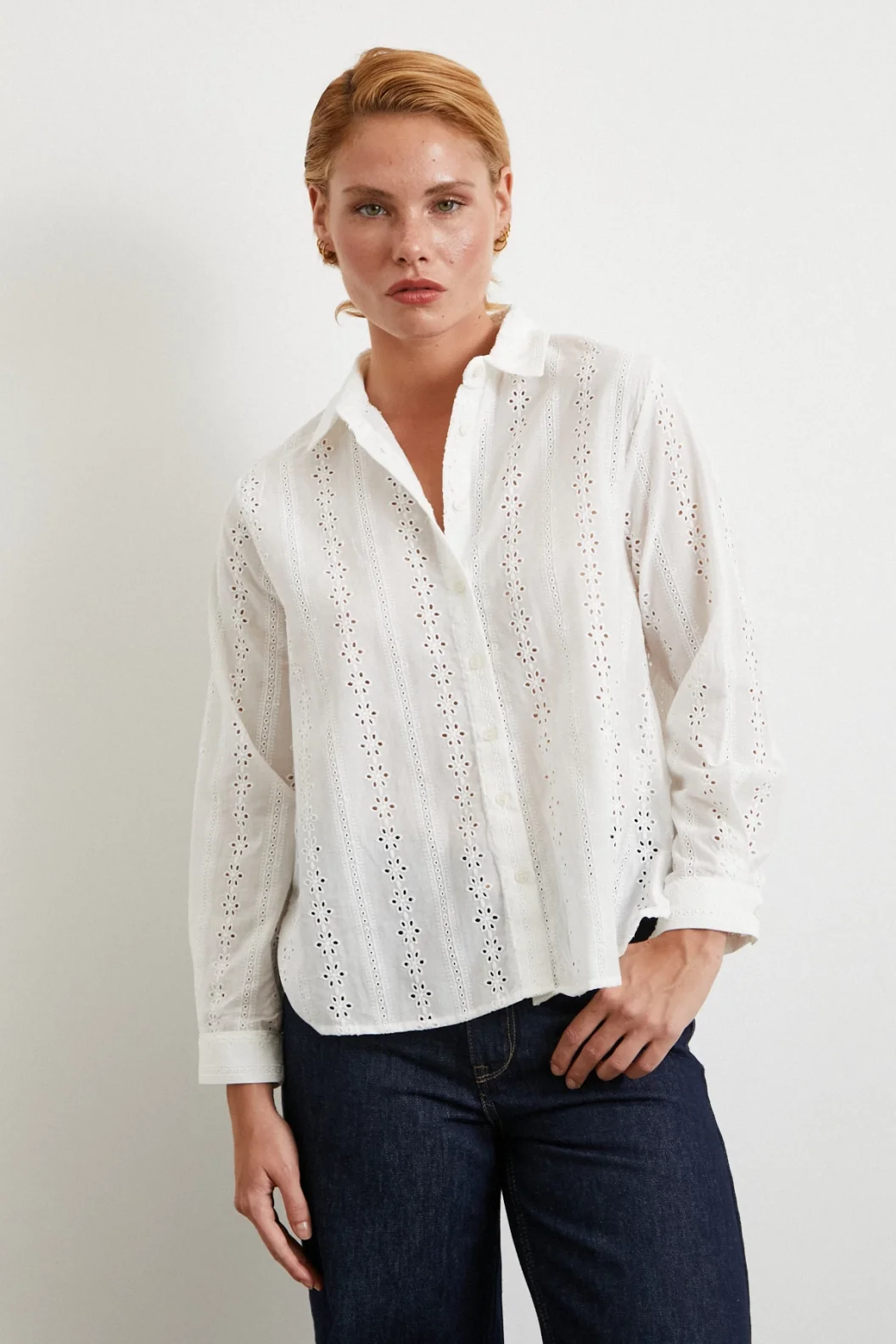 Fisto İşlemeli Gömlek Beyaz