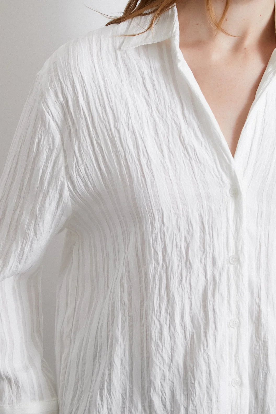 قميص مخطط بأزرار أبيض