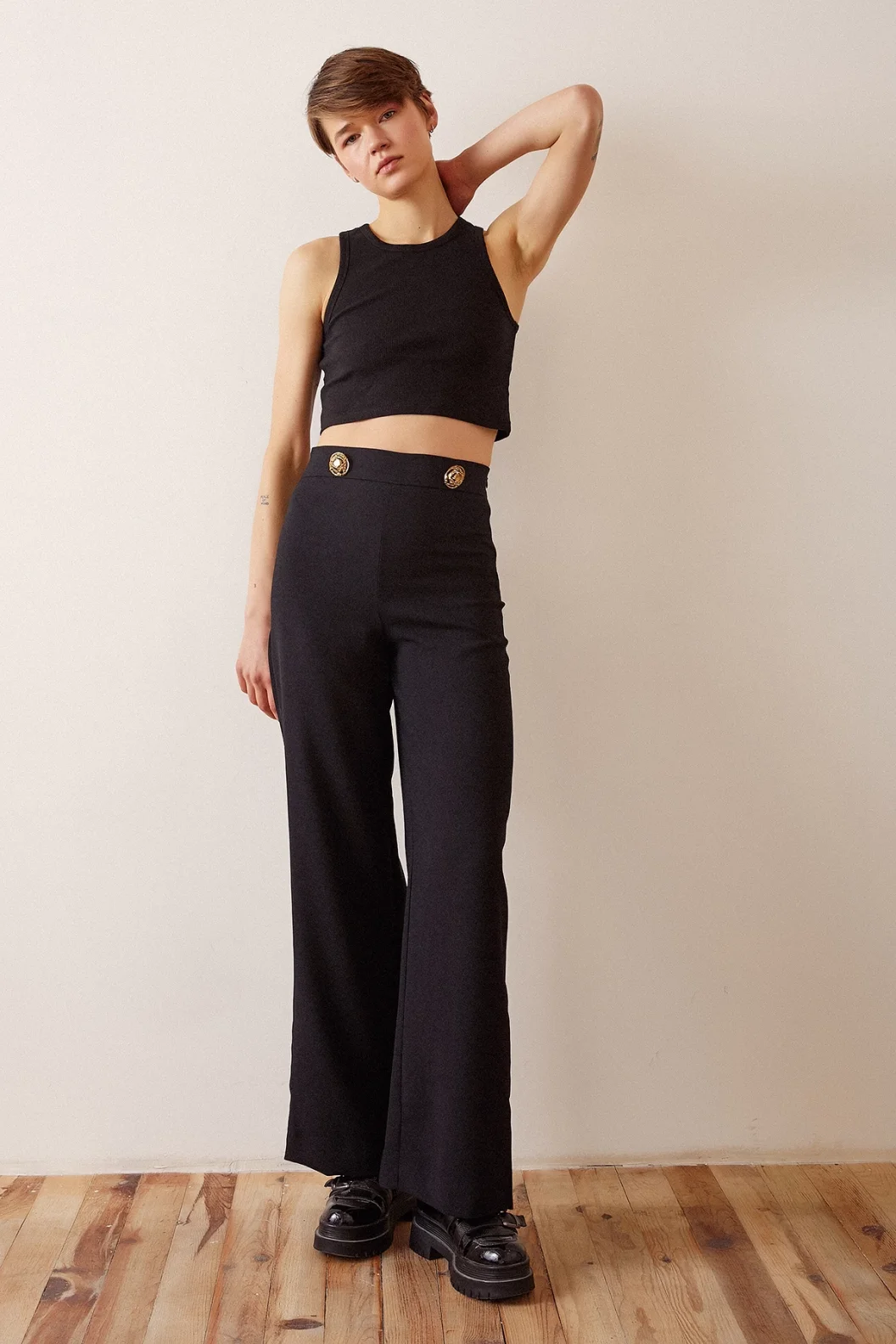 Knopfdetail Loose Fit Hose Schwarz