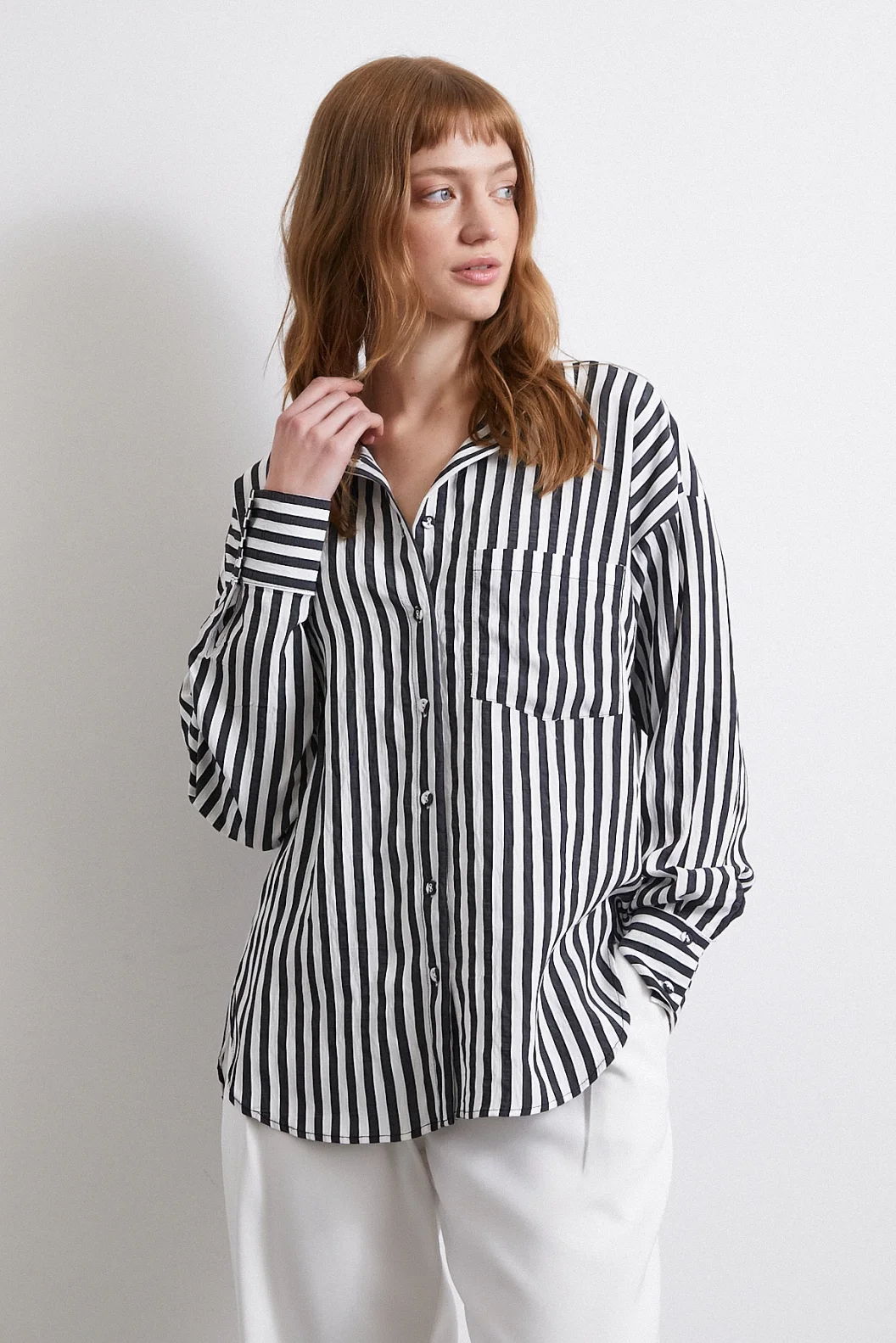 قميص بجيوب متعددة، أسود