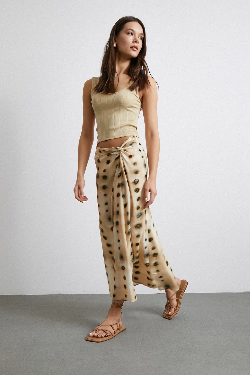 تفصيل تنورة مفصلة عقدة