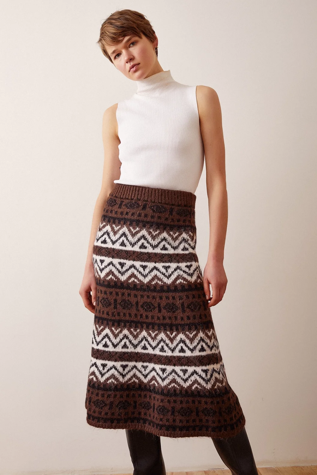 Patterned Long Knit Skirt Brown