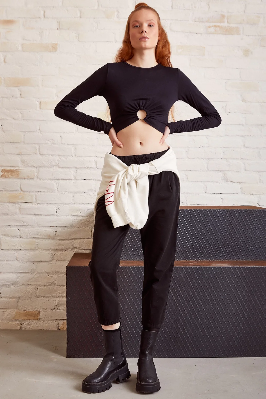 بنطلون قطن غاباردين فضفاض بحزام أسود