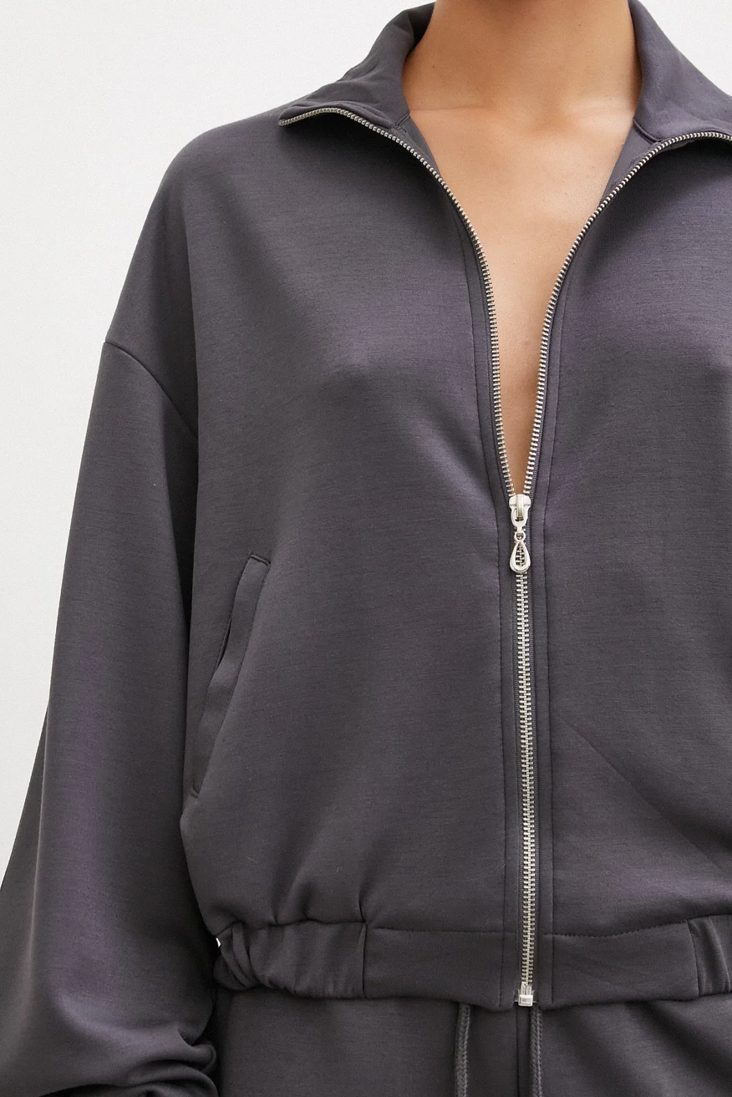 سويت شيرت بسحاب لون رمادي