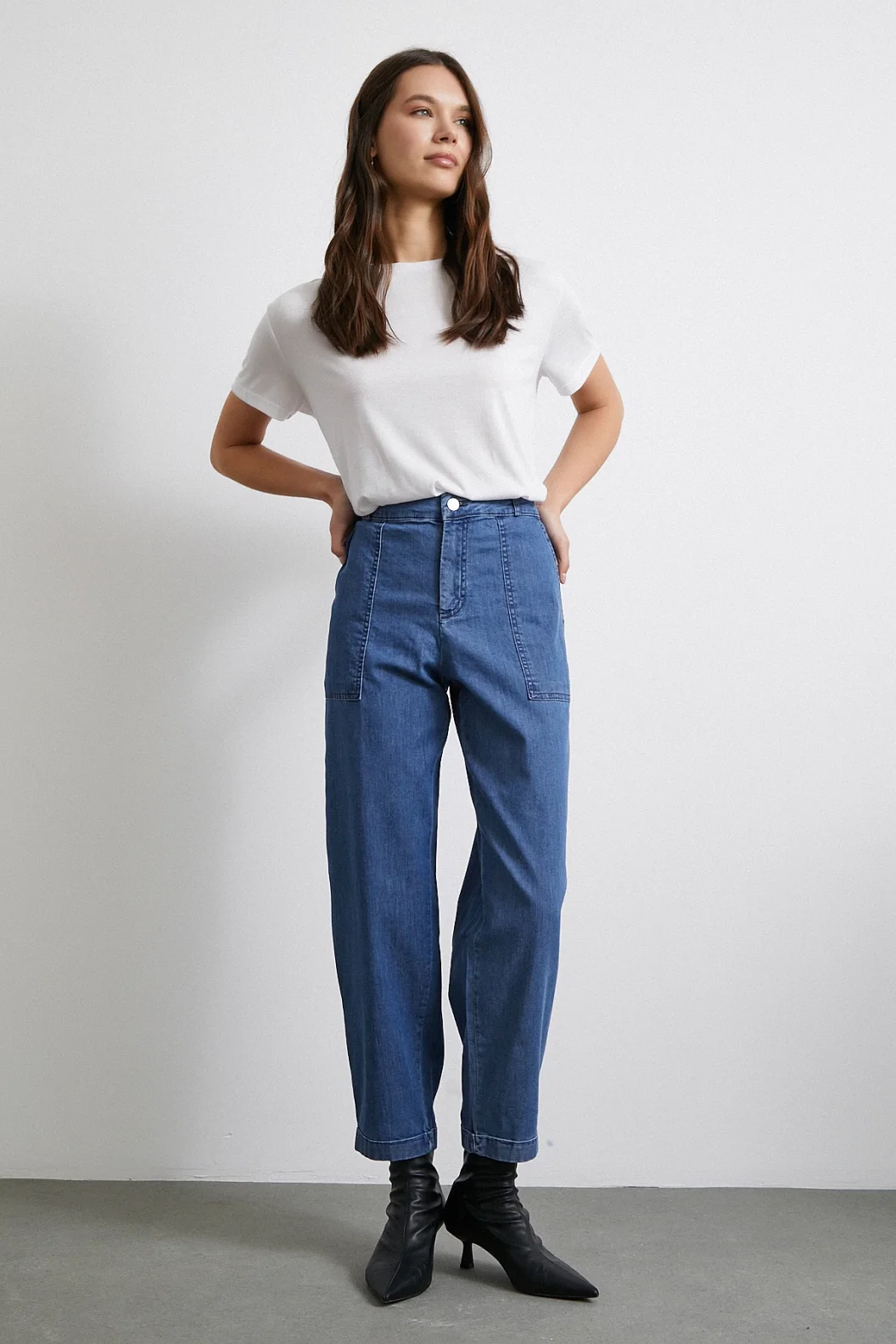 Cep Detaylı Paçası Katlamalı Mom Jean Mavi