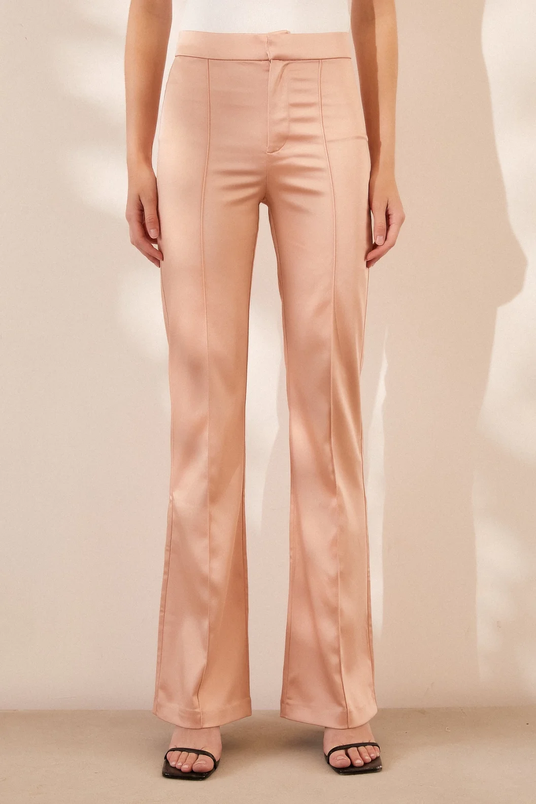 Asymmetrische High-Waist-Hose Puder